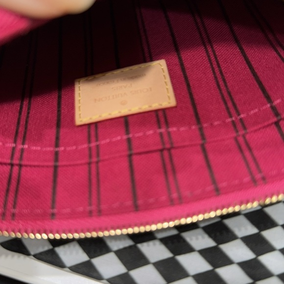 Louis Vuitton Pouch Cherry - Picture 6 of 9